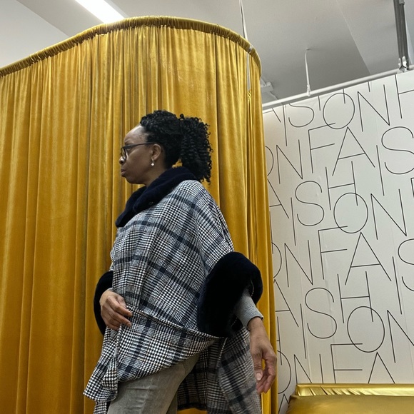 Pancho, Shawl, Overthrow or a outer wear - Picture 5 of 6